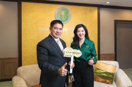 泰国农业部长塔玛纳接受泰国头条新闻、@曼谷杂志独家专访