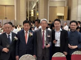 泰国江浙沪总商会的第六届主席团就职典礼暨15周年庆典在曼谷隆重举办，郑庙金先生连任总商会主席一职。