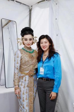 คุณหลุ่ย แซ่กั๊วและทีมงานร่วมกับฟ่านปิงปิงเข้าร่วมงาน Maha Songkran World Water Festival 2024