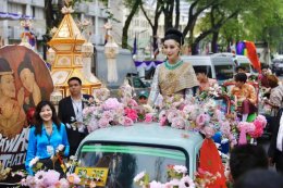 คุณหลุ่ย แซ่กั๊วและทีมงานร่วมกับฟ่านปิงปิงเข้าร่วมงาน Maha Songkran World Water Festival 2024