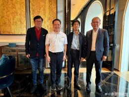 【CEO ของกลุ่มเข้าอวยพรปีใหม่คุณซูหัวชิน พร้อมส่งคำอวยพรถึงคุณ苏旭明และคุณ炳猜】