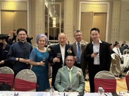 สมาคมการค้าชาวเจียงซู เจ้อเจียง และเซี่ยงไฮ้แห่งประเทศไทย ได้จัดพิธีเข้ารับตำแหน่งคณะกรรมการบริหารสมัยที่ 6 พร้อมงานเฉลิมฉลองครบรอบ 15 ปี อย่างยิ่งใหญ่ ณ กรุงเทพมหานคร โดยคุณเจิ้งเมี่ยวจิน ได้รับเลือกให้ดำรงตำแหน่งประธานสมาคมต่ออีกสมัย