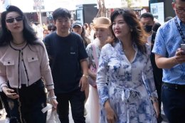 ประธานกลุ่มร่วมติดตามฟ่านปิงปิงช้อปปิ้ง