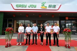 集团媒体出席中石化泰国首家易捷便利店开业仪式