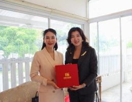 คุณกัวรุ่ยสัมภาษณ์ Vanessa Race บุคคลหน้าปกนิตยสาร ManGu Bangkok