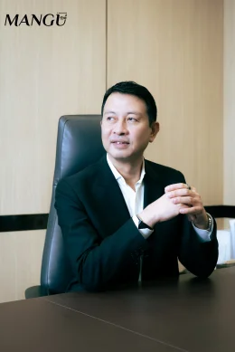 【คุณกัวรุ่ย ประธานกลุ่ม สัมภาษณ์พิเศษบุคคลขึ้นปก: คุณนิตินัย ศิริสมรรถการ ประธานเจ้าหน้าที่บริหาร กลุ่มบริษัท คิง เพาเวอร์】