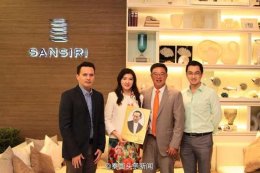 2014年8月5日 郭蕊女士采访了泰国著名房地产公司SANSIRI的首席执行官Apichart Chutrakul先生