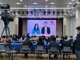 集团董事长郭蕊及副总裁钟慕岳受邀录制视频，在全球华文传媒发布会上分享在泰国做媒体的经验