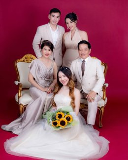 ถ่ายรูปครอบครัวในสตูดิโอ: คู่มือครบก่อนจองสตูและช่างภาพ