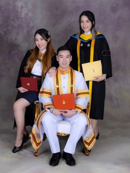 ถ่ายรูปครอบครัวในสตูดิโอ: คู่มือครบก่อนจองสตูและช่างภาพ