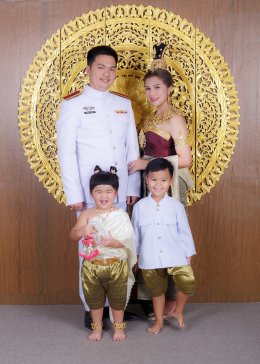 ถ่ายรูปครอบครัวในสตูดิโอ: คู่มือครบก่อนจองสตูและช่างภาพ