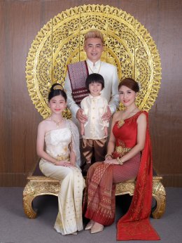 ถ่ายรูปครอบครัวในสตูดิโอ: คู่มือครบก่อนจองสตูและช่างภาพ