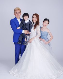 ถ่ายรูปครอบครัวในสตูดิโอ: คู่มือครบก่อนจองสตูและช่างภาพ