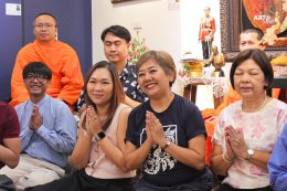 ประมวลภาพความสุข  มูลนิธิอาร์ตโนแฮนด์  ร่วมกับ สำนักพิมพ์วิช 