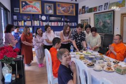 ประมวลภาพความสุข  มูลนิธิอาร์ตโนแฮนด์  ร่วมกับ สำนักพิมพ์วิช 
