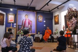 ประมวลภาพความสุข  มูลนิธิอาร์ตโนแฮนด์  ร่วมกับ สำนักพิมพ์วิช 