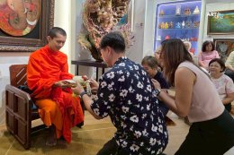ประมวลภาพความสุข  มูลนิธิอาร์ตโนแฮนด์  ร่วมกับ สำนักพิมพ์วิช 