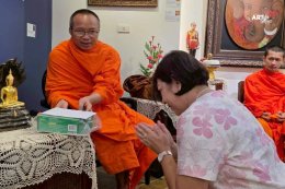 ประมวลภาพความสุข  มูลนิธิอาร์ตโนแฮนด์  ร่วมกับ สำนักพิมพ์วิช 