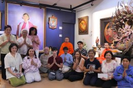 ประมวลภาพความสุข  มูลนิธิอาร์ตโนแฮนด์  ร่วมกับ สำนักพิมพ์วิช 