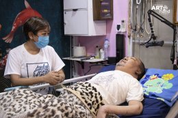 มูลนิธิอาร์ตโนแฮนด์ ลงพื้นที่เยี่ยมศิลปินพิการ "นทีป์ ฅนปากศิลป์"