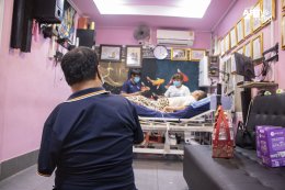 มูลนิธิอาร์ตโนแฮนด์ ลงพื้นที่เยี่ยมศิลปินพิการ "นทีป์ ฅนปากศิลป์"