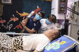 มูลนิธิอาร์ตโนแฮนด์ ลงพื้นที่เยี่ยมศิลปินพิการ "นทีป์ ฅนปากศิลป์"