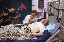 มูลนิธิอาร์ตโนแฮนด์ ลงพื้นที่เยี่ยมศิลปินพิการ "นทีป์ ฅนปากศิลป์"