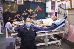 มูลนิธิอาร์ตโนแฮนด์ ลงพื้นที่เยี่ยมศิลปินพิการ "นทีป์ ฅนปากศิลป์"