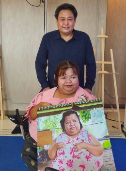 มูลนิธิอาร์ตโนแฮนด์แสดงความยินดี "จันทร์ที ผลพันธ์"