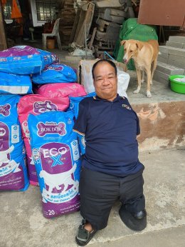 มูลนิธิอาร์ตโนแฮนด์ มอบอาหารสุนัข และแมวจรจัด 200 กิโลกรัม