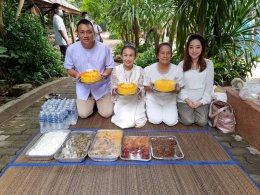 ถวายภัตตาหารพระอริยะสายวัดป่า และร่วมพิธีเททองหล่อพระพุทธเมตตา