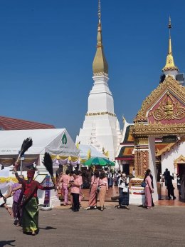 ร่วมทอดกฐินพระราชทาน วัดพระธาตุเชิงชุมวรวิหาร