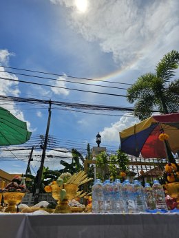 พิธีบวงสรวงอธิษฐานจิตขอพระพุทธานุญาต ก่อนนำทองคำไปหลอมเป็นยอดฉัตรครึ่งแรก