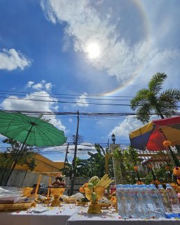 พิธีบวงสรวงอธิษฐานจิตขอพระพุทธานุญาต ก่อนนำทองคำไปหลอมเป็นยอดฉัตรครึ่งแรก