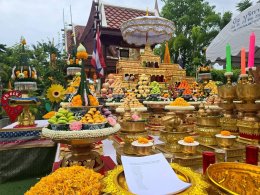 สะเทือนฟ้าดิน บารมีแผ่ไพศาล มหาพิธียกฉัตรพระประธาน มงคลสูงส่ง บวงสรวงพระแม่ธรณี เบิกเนตรพระพิฆเนศ หนุนนำชีวิต เปิดขุมทรัพย์แห่งความสำเร็จ