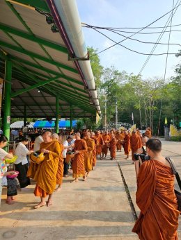 บุญทอดผ้าป่าและบรรจุพระสารีริกธาตุ พระประธาน "องค์หลวงพ่อสำเร็จทุกประการ"  ณ วัดซำขามถ้ำยาว จ.ขอนแก่น 