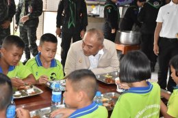 มูลนิธิพุทธภูมิธรรม ร่วมพลังบุญ กองกำลังบูรพา ช่วยเหลือนักเรียนโรงเรียน แนวชายแดน จังหวัดสระแก้ว