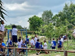 มูลนิธิพุทธภูมิธรรม ร่วมพลังบุญ กองกำลังบูรพา ช่วยเหลือนักเรียนโรงเรียน แนวชายแดน จังหวัดสระแก้ว