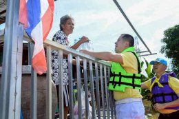  มูลนิธิพุทธภูมิธรรม ร่วมพลังบุญกับ กองพลที่ 1 รักษาพระองค์  และหน่วยราชการ ภาคีจิตอาสา  ​ เดินทางลงพื้นที่ตรวจสอบและช่วยเหลือประชาชนผู้ประสบอุทกภัย จ.อ่างทอง
