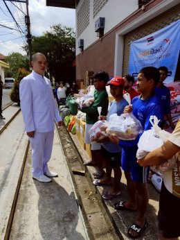  มูลนิธิพุทธภูมิธรรม × ปลัดสำนักนายกรัฐมนตรี  ถวายผ้าสบงจีวรแด่พระภิกษุและสามเณรในวัดภาคใต้ที่ได้รับผลกระทบน้ำท่วม