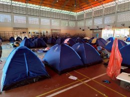  มูลนิธิพุทธภูมิธรรม × ปลัดสำนักนายกรัฐมนตรี  ถวายผ้าสบงจีวรแด่พระภิกษุและสามเณรในวัดภาคใต้ที่ได้รับผลกระทบน้ำท่วม