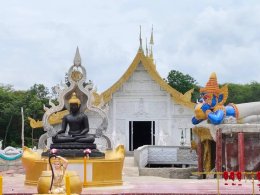 ส่งพลังบุญ ณ อีสานตอนล่าง จ.บุรีรัมย์ อาจารย์วิจักษณ์ สองจันทร์ ประธานมูลนิธิพุทธภูมิธรรม , นายสุนทร ฉายโอภาส ที่ปรึกษาประธานมูลนิธิพุทธภูมิธรรม เป็นตัวแทนกัลยาณมิตร  เข้ากราบนมัสการพระประธาน ในอุโบสถที่กำลังจัดสร้าง ณ วัดพุทธบูชาป่าโคกประสาท จ.บุรีรัมย์