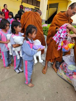 บุญของท่านสำเร็จแล้ว❗️หลวงปู่คลาด ครุธัมโม นำคณะสงฆ์วัดป่าบ้านใหม่ คณะมูลนิธิพุทธภูมิธรรม กองบุญโภคทรัพย์ #บริจาคข้าวของเครื่องใช้ให้กับชาวบ้านบนดอยอ.อมก๋อย จ.เชียงใหม่ กว่า 500ครัวเรือน 