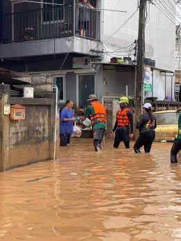 มูลนิธิพุทธภูมิธรรม ร่วมกับ สมาคมกู้ภัยหมอนไม้จุดตรอน​ ได้เข้าช่วยเหลือประชาชนผู้ประสบอุทกภัยอย่างมีประสิทธิภาพ