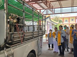 มูลนิธิพุทธภูมิธรรมและคณะบุญ เป็นตัวแทนทุกท่าน ถวายภัตตาหารเพลพระ และนั่งสมาธิภาวนา อธิษฐานจิตแผ่บุญไม่มีประมาณ ปล่อยปลา เต่า กบ หอย ไถ่ชีวิตแม่โคท้อง