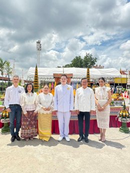 อาจารย์วิจักษณ์ สองจันทร์  ประธานมูลนิธิพุทธภูมิธรรม นำบวงสรวงสักการะบูชา ให้เป็นสิริมงคล เนื่องในวันวิสาขบูชา