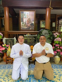 ประธานมูลนิธิพุทธภูมิธรรม กราบนมัสการ เจ้าอาวาสวัดป่าบ้านตาด จังหวัดอุดรธานี ถวายรายงานเรื่องการร่วมสนับสนุน มูลนิธิเสียงธรรมเพื่อประชาชนฯ เผยแผ่ธรรมะภาคปฏิบัติ