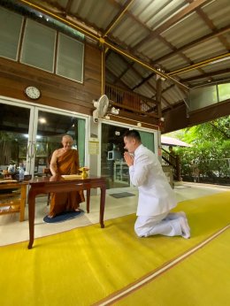 ประธานมูลนิธิพุทธภูมิธรรม กราบนมัสการ เจ้าอาวาสวัดป่าบ้านตาด จังหวัดอุดรธานี ถวายรายงานเรื่องการร่วมสนับสนุน มูลนิธิเสียงธรรมเพื่อประชาชนฯ เผยแผ่ธรรมะภาคปฏิบัติ