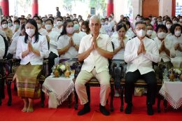 ทอดผ้าป่าทองคำสร้างฉัตรทองคำ วัดพระธาตุแช่แห้ง พระอารามหลวง จังหวัดน่าน