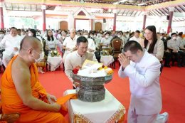 ทอดผ้าป่าทองคำสร้างฉัตรทองคำ วัดพระธาตุแช่แห้ง พระอารามหลวง จังหวัดน่าน